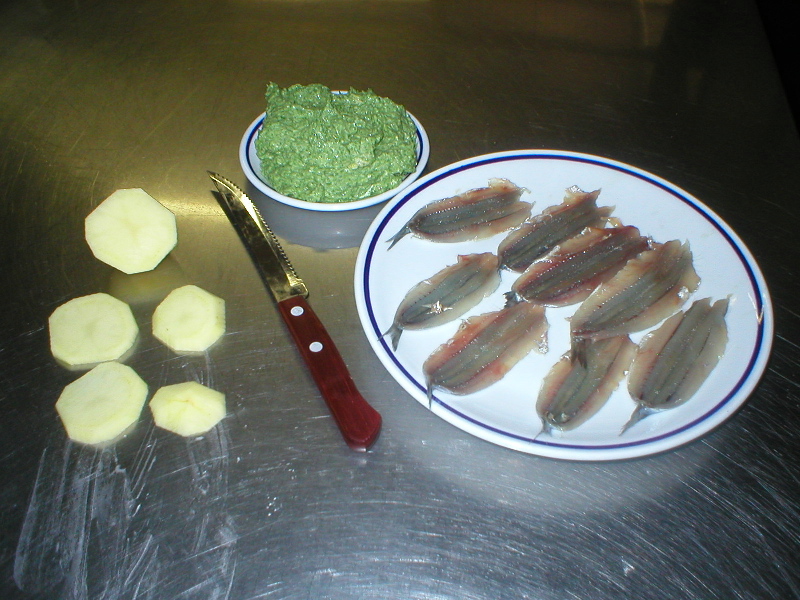 Preparazione acciughe ripiene